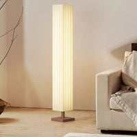 Lampadaire en bois, abat-jour tissé