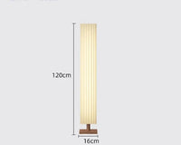 Lampadaire en bois, abat-jour tissé